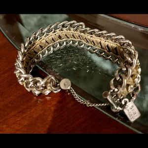 Well made bracelet great magnetic closure